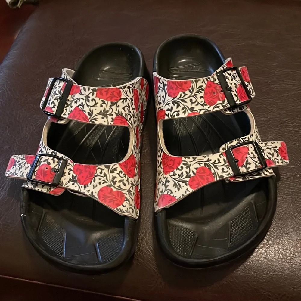 Birkis size 7 beautiful flower print slide on rubber sole. Pre owned great - Picture 1 of 9